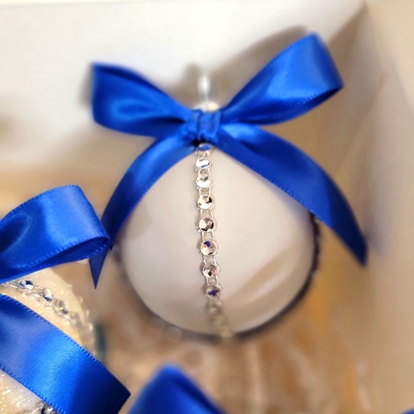 6pc white and royal blue ornament set - Picture 4 of 5